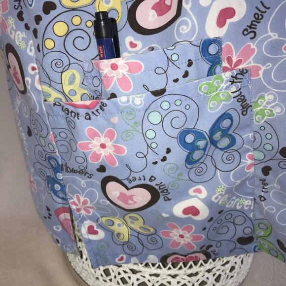 HQ Scrub Smell the flowers Hearts Butterflys Scrub No Size Tag 3 Pocket Raglan - Picture 9 of 11